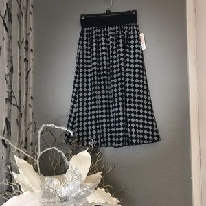 Black and white LulaRoe skirt🌹